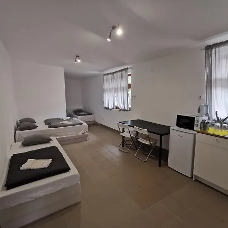 Greenfield Hostel Kisoroszi
