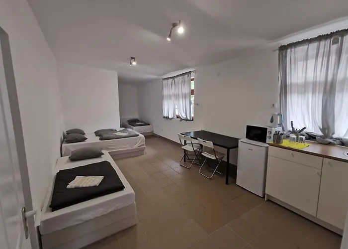 Greenfield Hostel Kisoroszi